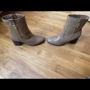 Woman’s Rampage boots 9.5